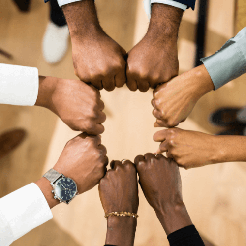 Notre-singularité Mains regroupées qui forment un rond